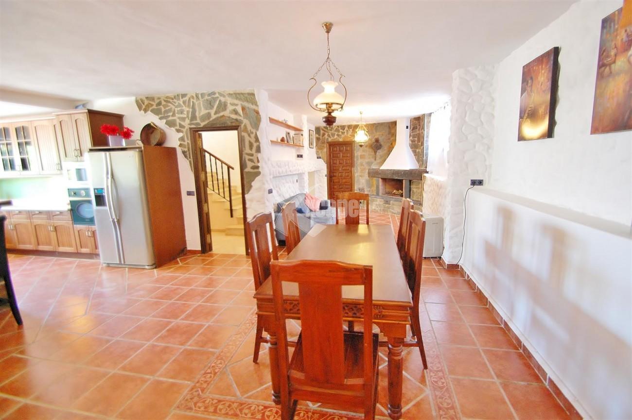 V4913 Villa for sale in Nueva Andalucia Marbella Spain (16) (Large)