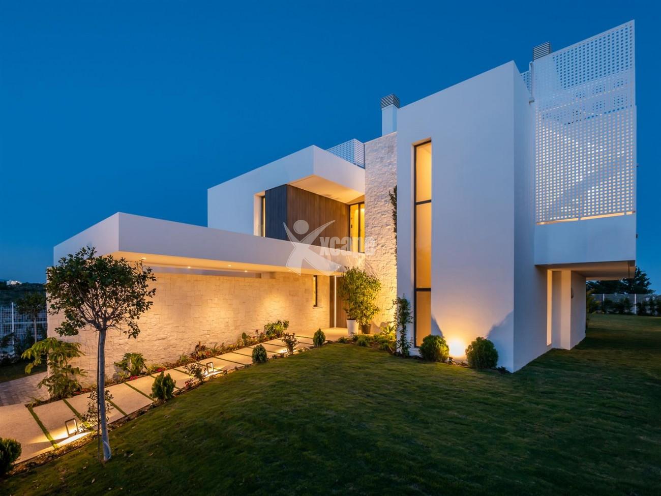 Luxury Contemporary Villa for sale Estepona Spain (107) (Large)
