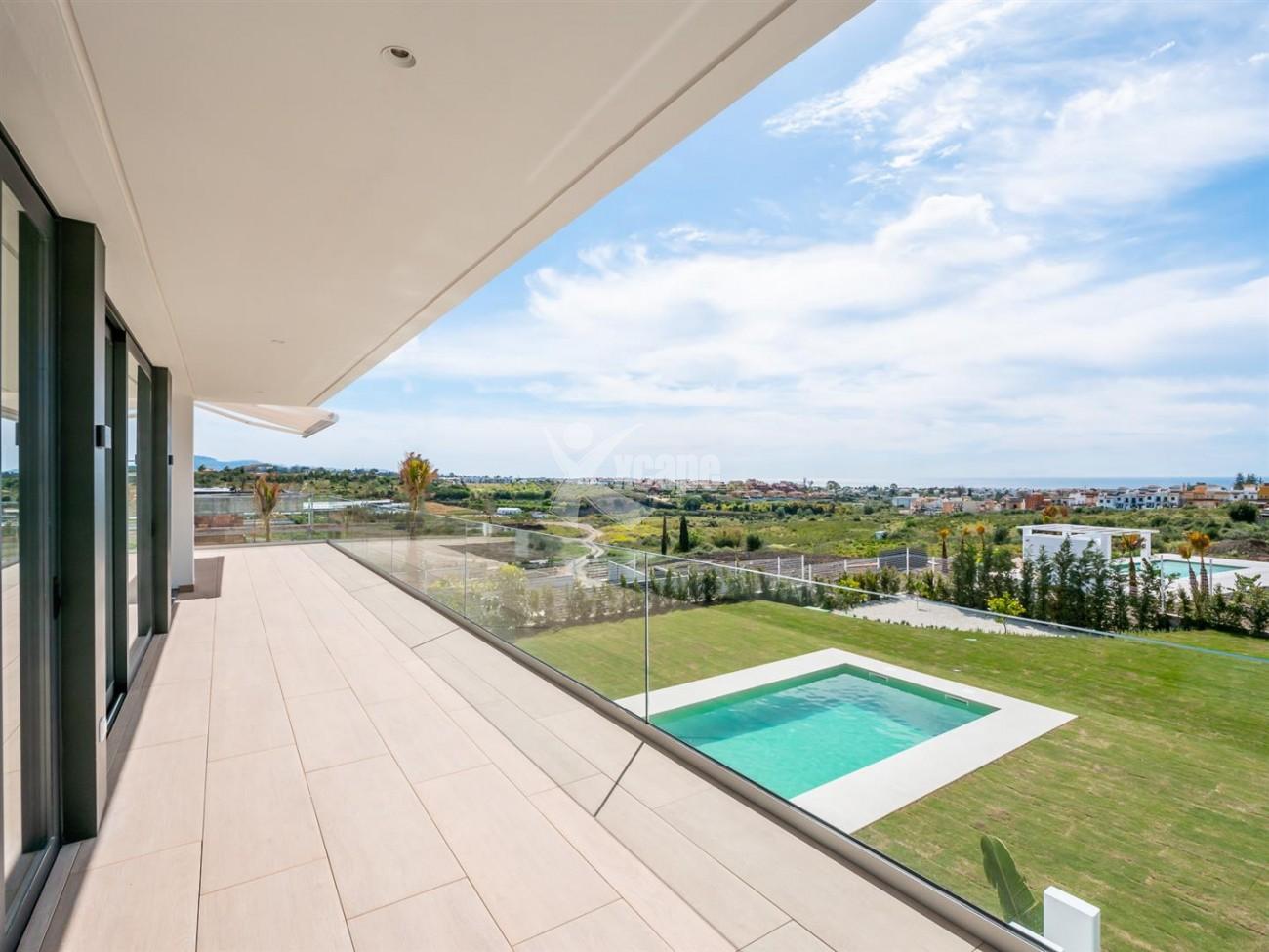Luxury Contemporary Villa for sale Estepona Spain (5) (Large)