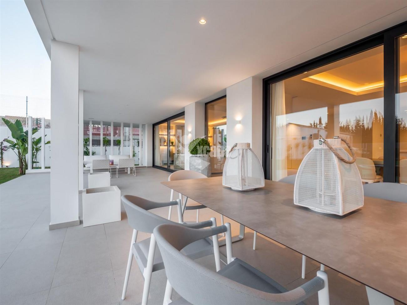 Luxury Contemporary Villa for sale Estepona Spain (104) (Large)