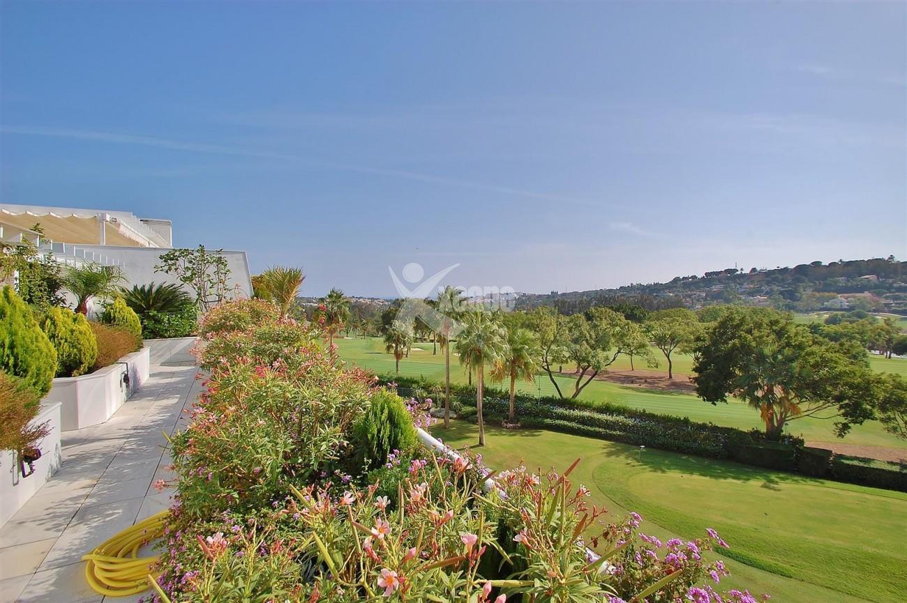 Frontline Golf Penthouse Nueva Andalucia Marbella (17) (Large)
