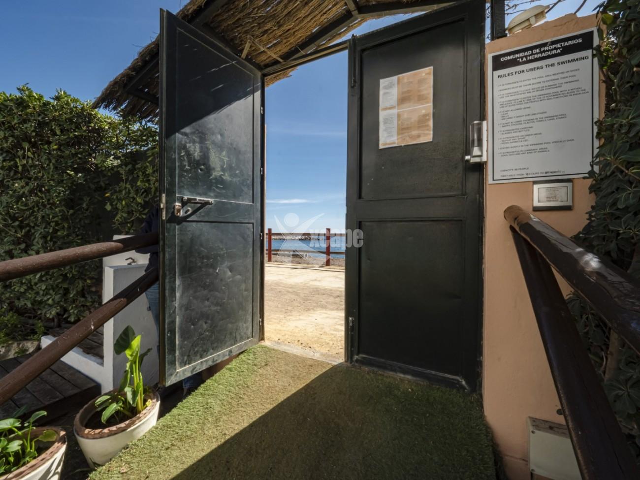 Beachfront Apartment for sale Puerto Banus (29)