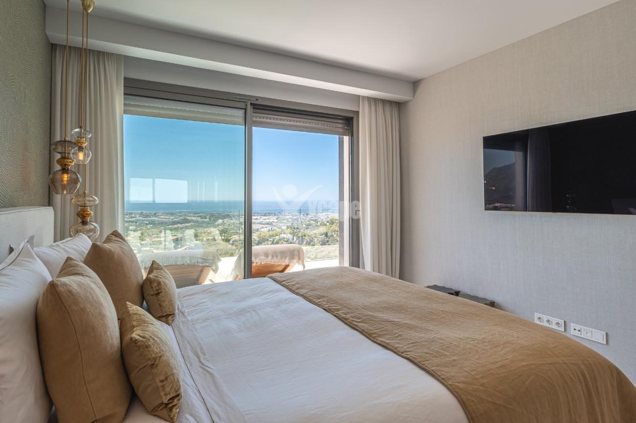 Stunning Modern Apartment Panoramic Views Benahavis (28)